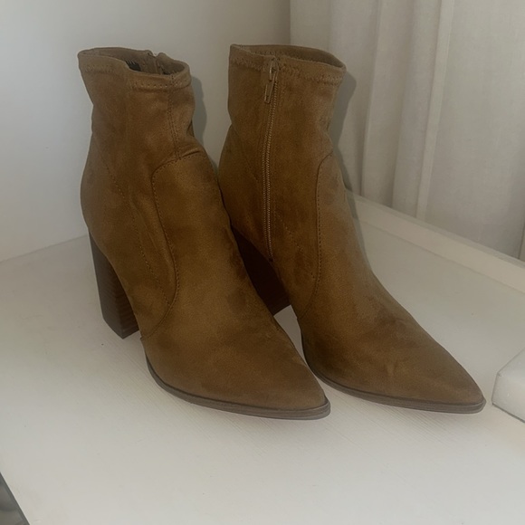 Steve Madden Touchdown Booties 8.5 - Picture 5 of 9